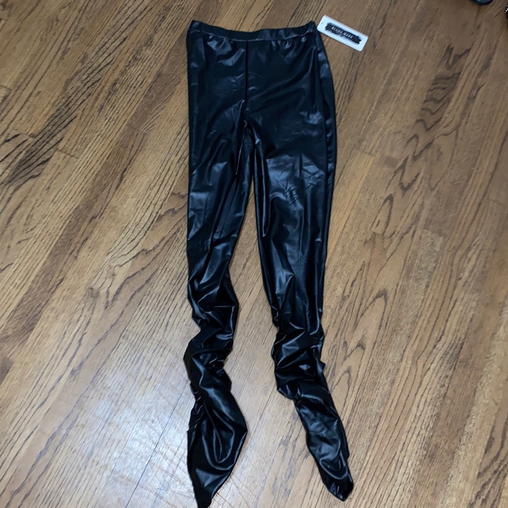 Faux leather scrunch pant at ankle